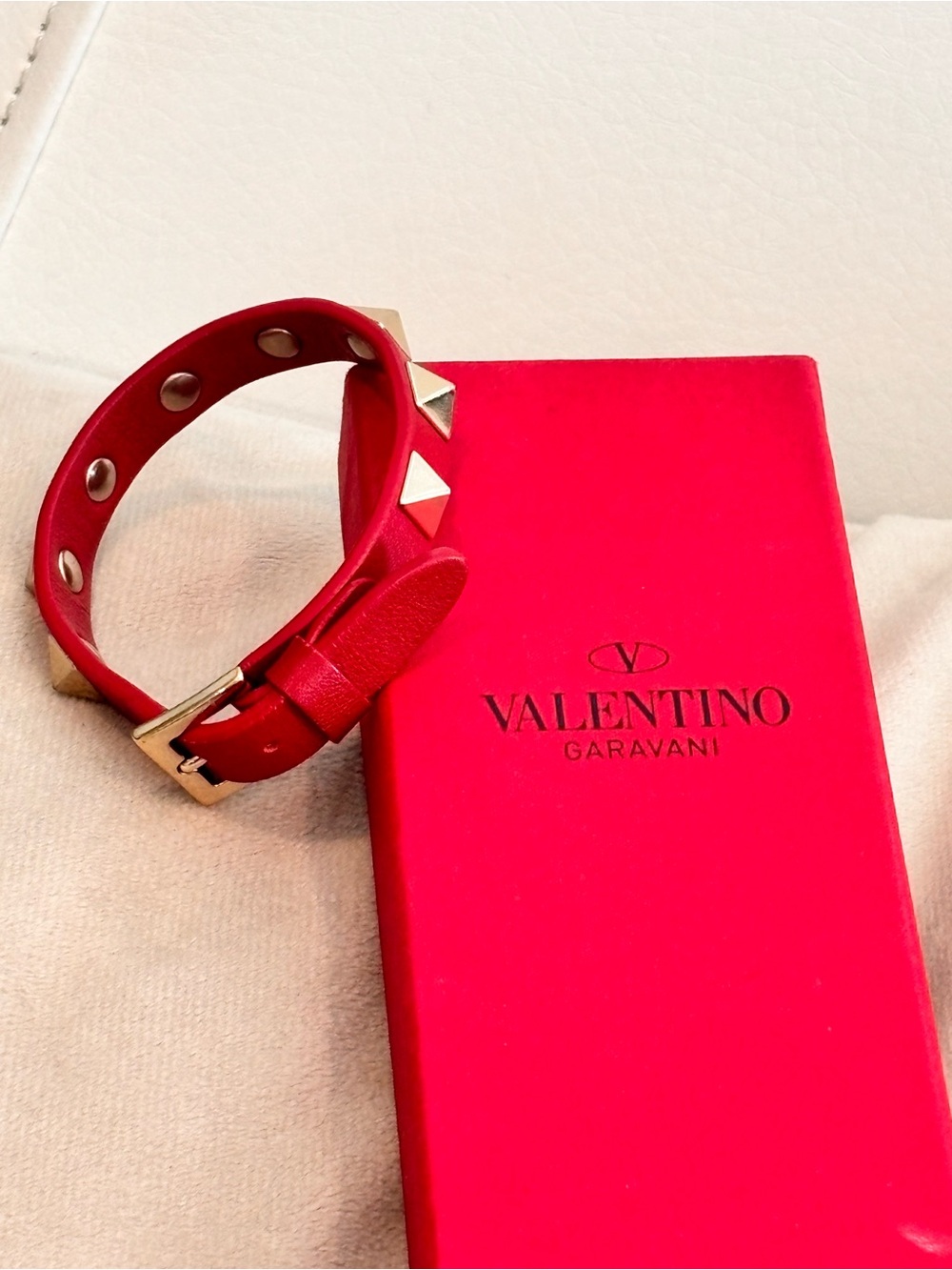 Valentino Garavani Rockstud Red Leather Bracelet W/ Box - Picture 9 of 14